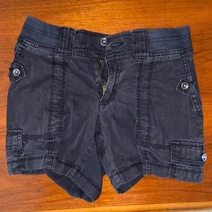 Women’s black midi cargo shorts